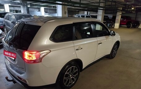 Mitsubishi Outlander III рестайлинг 3, 2014 год, 1 900 000 рублей, 9 фотография