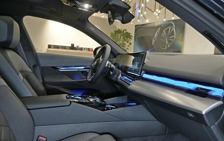 BMW 5 серия, 2025 год, 14 300 000 рублей, 15 фотография