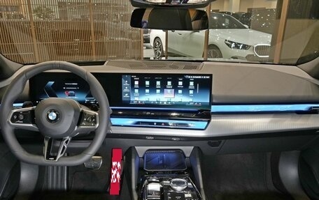 BMW 5 серия, 2025 год, 14 300 000 рублей, 9 фотография