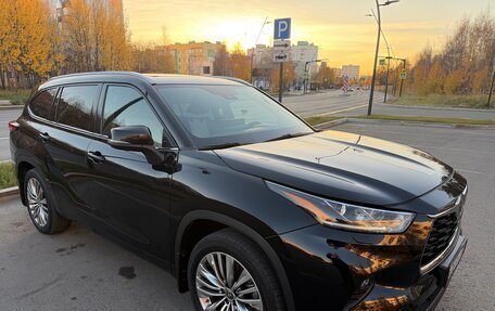 Toyota Highlander, 2020 год, 6 850 000 рублей, 2 фотография