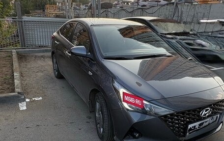 Hyundai Solaris II рестайлинг, 2021 год, 1 750 000 рублей, 2 фотография