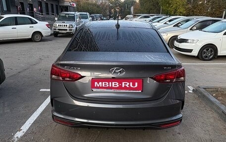 Hyundai Solaris II рестайлинг, 2021 год, 1 750 000 рублей, 4 фотография