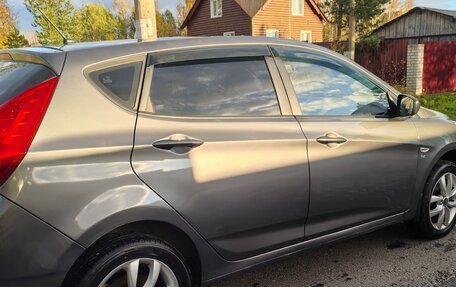 Hyundai Solaris II рестайлинг, 2013 год, 820 000 рублей, 2 фотография