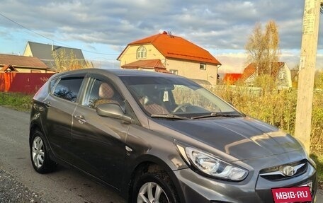 Hyundai Solaris II рестайлинг, 2013 год, 820 000 рублей, 3 фотография