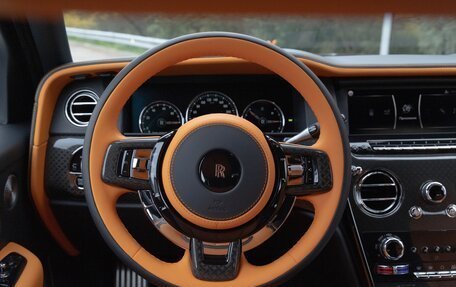 Rolls-Royce Cullinan, 2021 год, 37 000 000 рублей, 18 фотография