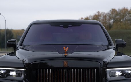 Rolls-Royce Cullinan, 2021 год, 37 000 000 рублей, 22 фотография