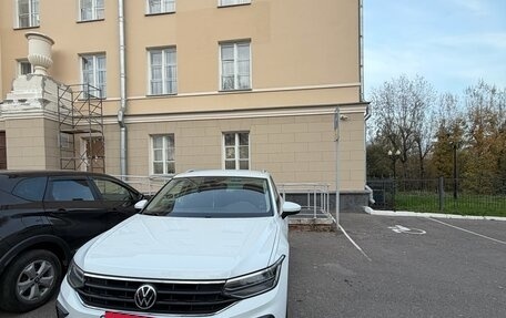 Volkswagen Tiguan II, 2021 год, 3 200 000 рублей, 1 фотография