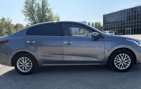 KIA Rio IV, 2019 год, 1 570 000 рублей, 3 фотография