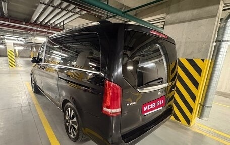 Mercedes-Benz V-Класс, 2015 год, 3 230 000 рублей, 24 фотография