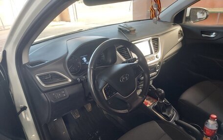 Hyundai Solaris II рестайлинг, 2017 год, 1 300 000 рублей, 8 фотография