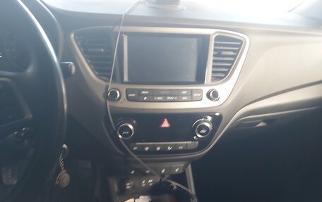 Hyundai Solaris II рестайлинг, 2017 год, 1 300 000 рублей, 7 фотография