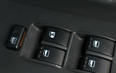 Toyota bB II рестайлинг, 2013 год, 999 000 рублей, 18 фотография