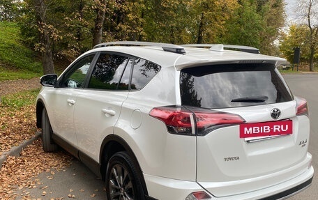 Toyota RAV4, 2018 год, 3 200 000 рублей, 3 фотография