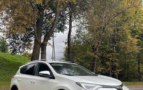 Toyota RAV4, 2018 год, 3 200 000 рублей, 2 фотография