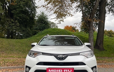 Toyota RAV4, 2018 год, 3 200 000 рублей, 6 фотография