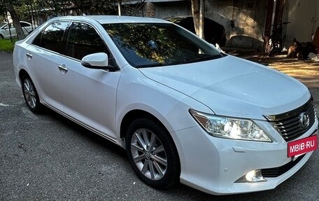 Toyota Camry, 2013 год, 1 800 000 рублей, 2 фотография
