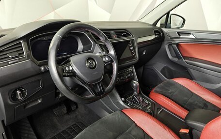 Volkswagen Tiguan II, 2017 год, 2 497 000 рублей, 19 фотография