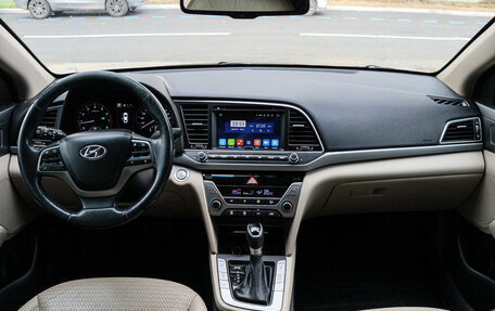 Hyundai Elantra VI рестайлинг, 2018 год, 1 299 000 рублей, 9 фотография