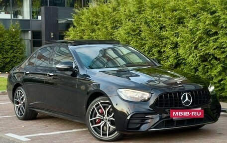 Mercedes-Benz E-Класс, 2021 год, 4 500 000 рублей, 3 фотография