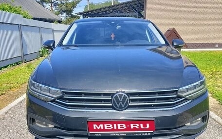 Volkswagen Passat B8 рестайлинг, 2021 год, 2 330 000 рублей, 1 фотография