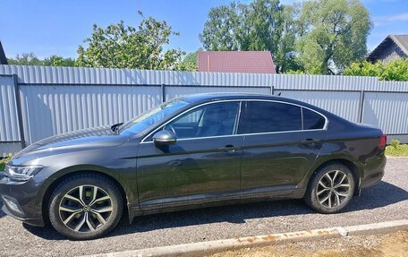 Volkswagen Passat B8 рестайлинг, 2021 год, 2 330 000 рублей, 3 фотография
