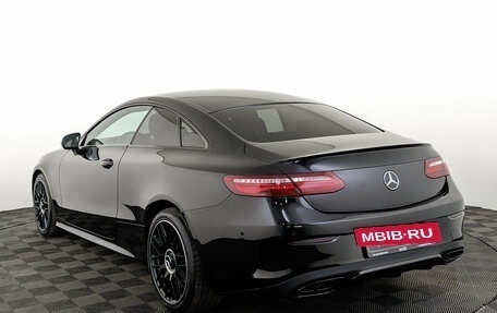 Mercedes-Benz E-Класс, 2019 год, 3 900 000 рублей, 7 фотография
