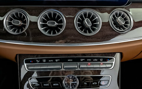 Mercedes-Benz E-Класс, 2019 год, 3 900 000 рублей, 28 фотография