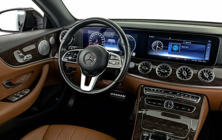 Mercedes-Benz E-Класс, 2019 год, 3 900 000 рублей, 30 фотография