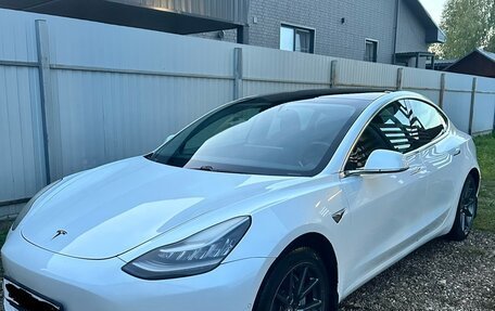 Tesla Model 3 I, 2020 год, 2 000 000 рублей, 1 фотография