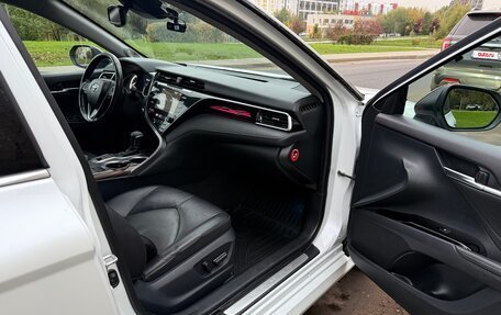 Toyota Camry, 2020 год, 2 750 000 рублей, 10 фотография
