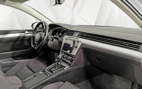 Volkswagen Passat B8 рестайлинг, 2017 год, 1 895 000 рублей, 13 фотография