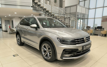 Volkswagen Tiguan II, 2018 год, 2 700 000 рублей, 3 фотография