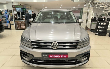 Volkswagen Tiguan II, 2018 год, 2 700 000 рублей, 2 фотография