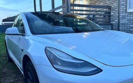 Tesla Model 3 I, 2020 год, 2 000 000 рублей, 2 фотография