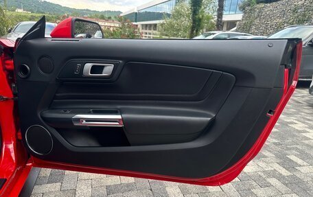Ford Mustang VI рестайлинг, 2019 год, 3 300 000 рублей, 26 фотография