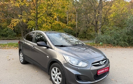 Hyundai Solaris II рестайлинг, 2011 год, 600 000 рублей, 1 фотография