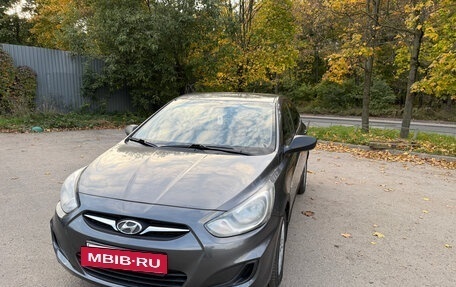 Hyundai Solaris II рестайлинг, 2011 год, 600 000 рублей, 3 фотография