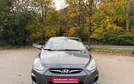 Hyundai Solaris II рестайлинг, 2011 год, 600 000 рублей, 2 фотография
