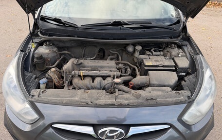 Hyundai Solaris II рестайлинг, 2011 год, 600 000 рублей, 18 фотография
