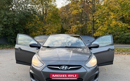 Hyundai Solaris II рестайлинг, 2011 год, 600 000 рублей, 19 фотография