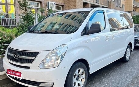 Hyundai Grand Starex Grand Starex I рестайлинг 2, 2014 год, 1 800 000 рублей, 2 фотография