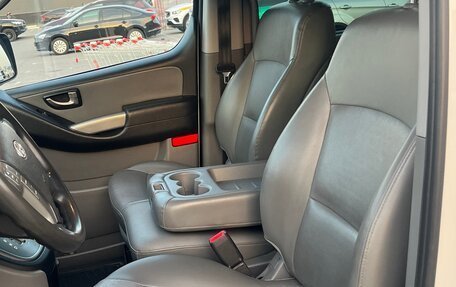 Hyundai Grand Starex Grand Starex I рестайлинг 2, 2014 год, 1 800 000 рублей, 11 фотография