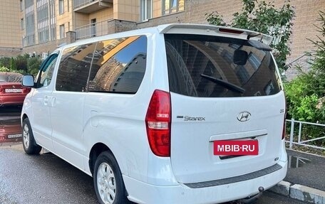 Hyundai Grand Starex Grand Starex I рестайлинг 2, 2014 год, 1 800 000 рублей, 3 фотография