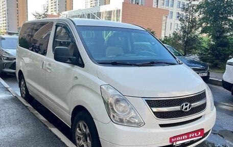 Hyundai Grand Starex Grand Starex I рестайлинг 2, 2014 год, 1 800 000 рублей, 13 фотография