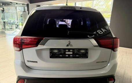 Mitsubishi Outlander III рестайлинг 3, 2016 год, 1 755 000 рублей, 6 фотография