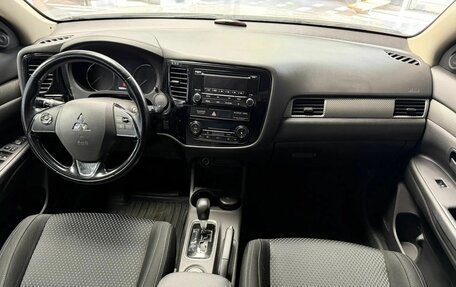 Mitsubishi Outlander III рестайлинг 3, 2016 год, 1 755 000 рублей, 8 фотография