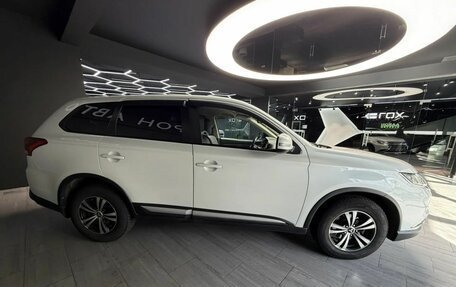Mitsubishi Outlander III рестайлинг 3, 2016 год, 1 755 000 рублей, 4 фотография
