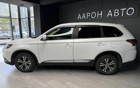 Mitsubishi Outlander III рестайлинг 3, 2016 год, 1 755 000 рублей, 7 фотография