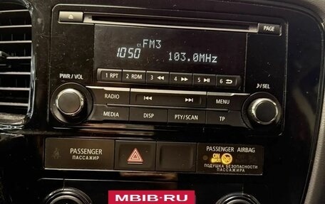 Mitsubishi Outlander III рестайлинг 3, 2016 год, 1 755 000 рублей, 12 фотография