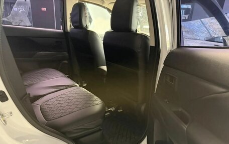Mitsubishi Outlander III рестайлинг 3, 2016 год, 1 755 000 рублей, 16 фотография